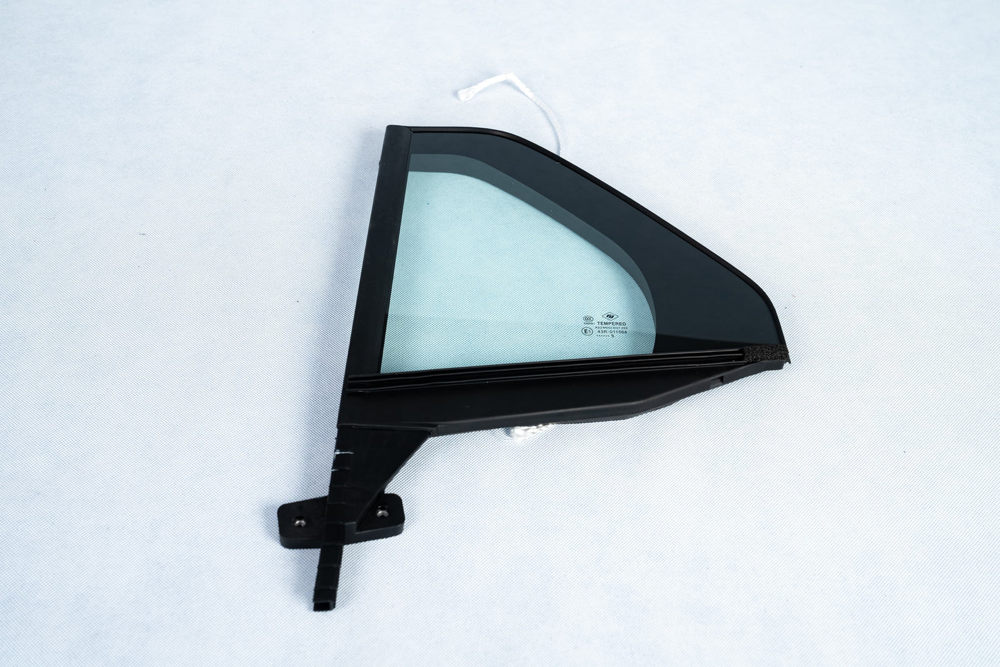 Left front door accessory assembly device