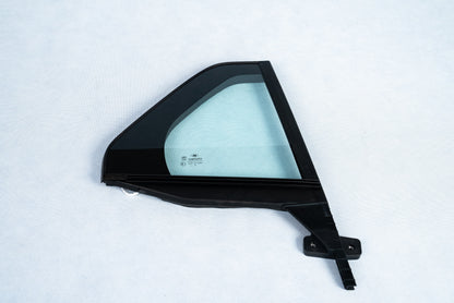 Right front door accessory assembly device
