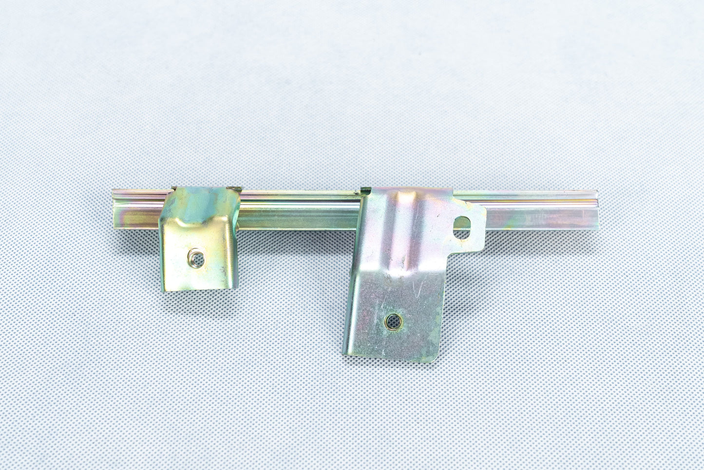 Left front door accessory assembly device
