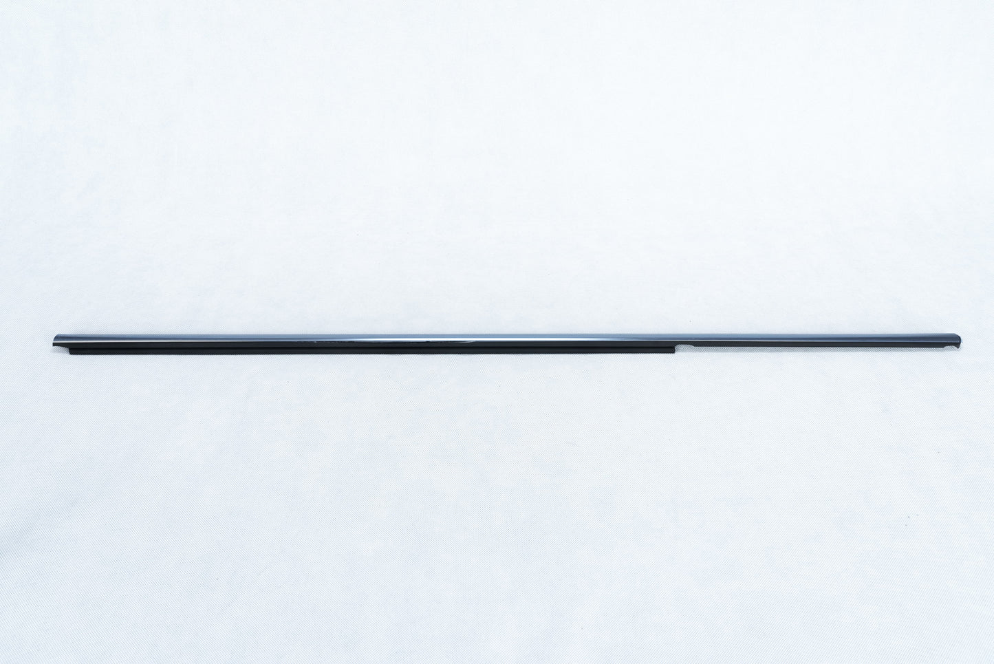 Right front door accessory assembly device