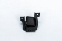 Dispositivo de ensamblaje de accesorios para el capó delantero del motor